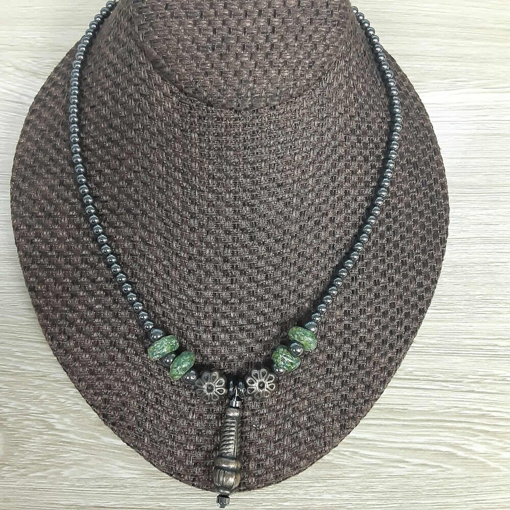 Art Deco necklace Beaded Stoned Floral Barrel closure